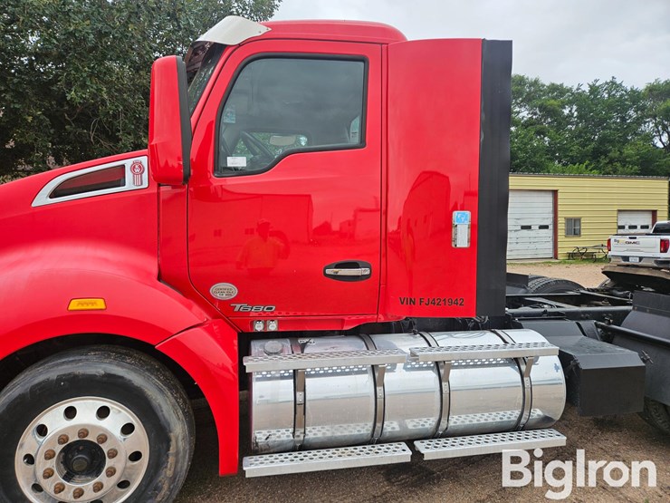 2015-kenworth-t660-image-12