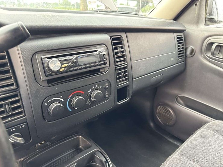 2004-dodge-dakota-image-19