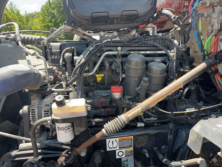 2022-kenworth-t680-image-32