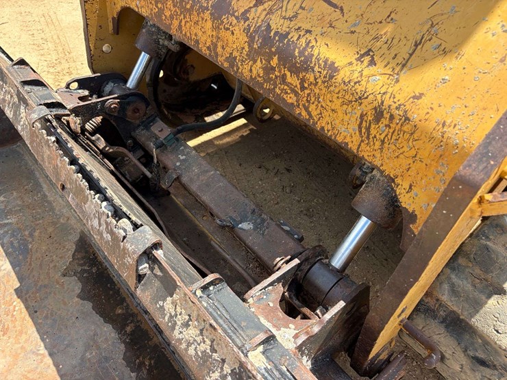 2019-caterpillar-299d2-image-17