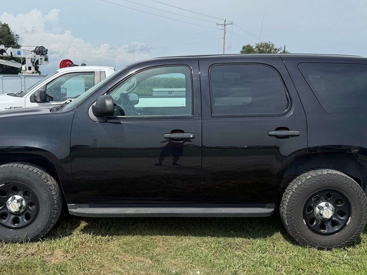 2011-chevrolet-tahoe-image-1