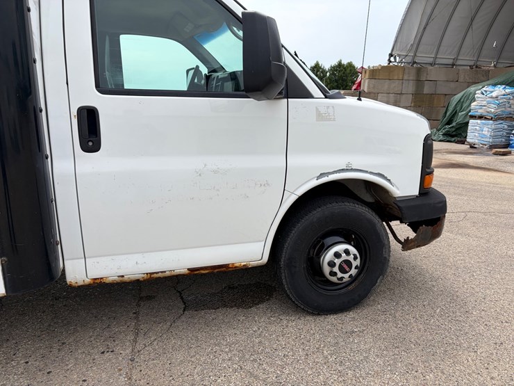 2010-gmc-3500-image-5