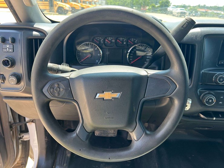 2015-chevrolet-silverado-2500hd-image-12