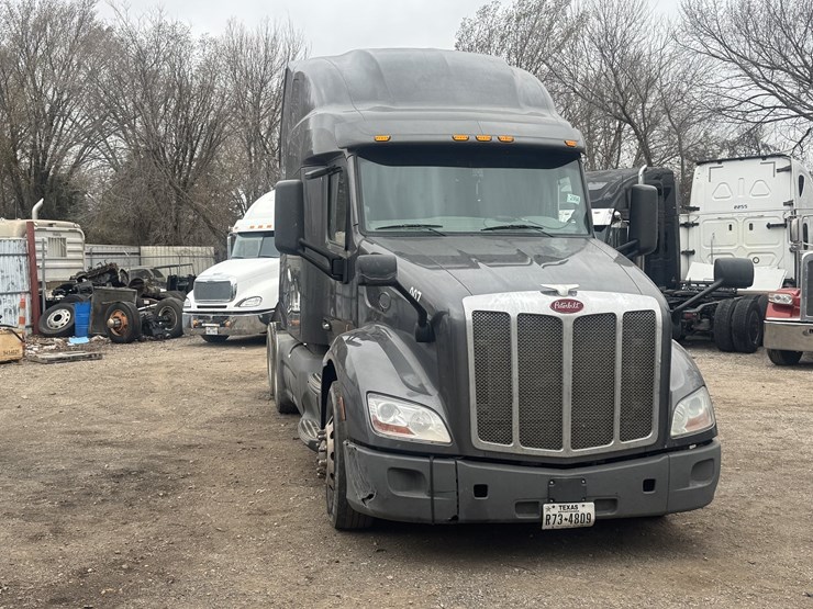2019-peterbilt-579-image-3