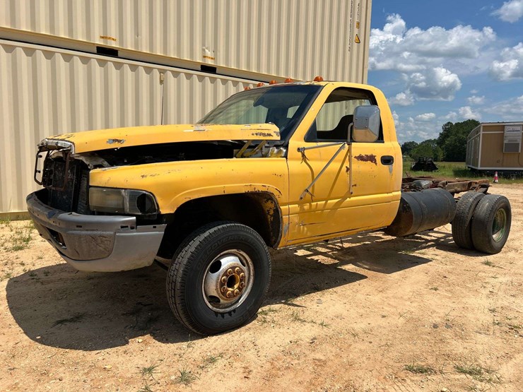 1995-dodge-ram-3500-image-1