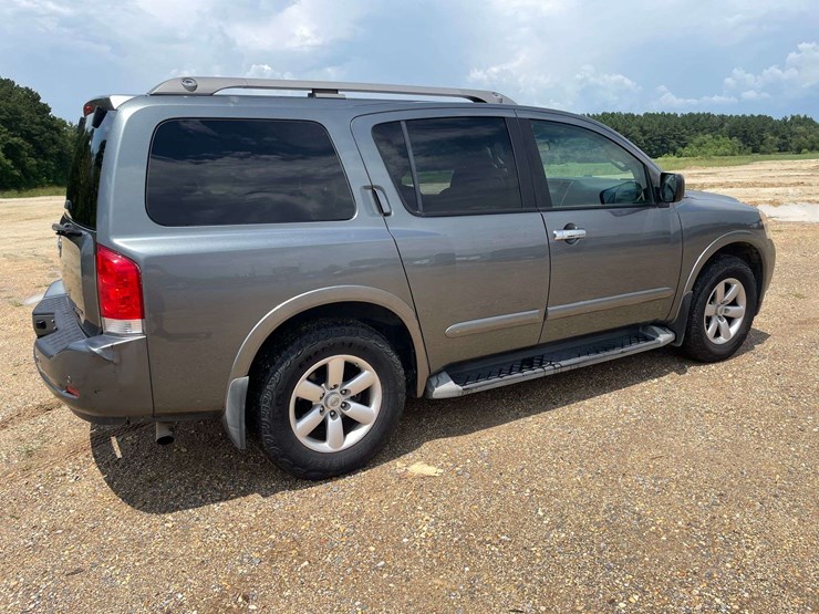 2015-nissan-armada-image-3