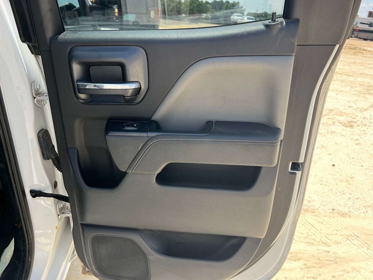 2015-chevrolet-silverado-2500hd-image-17