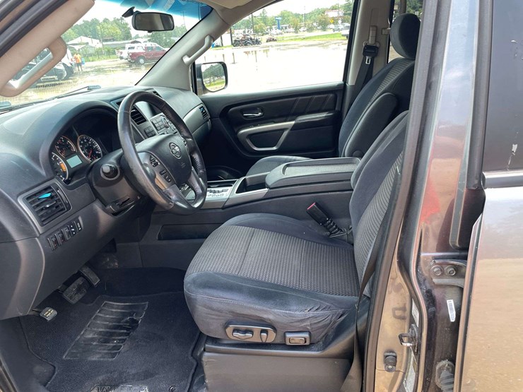 2015-nissan-armada-image-10