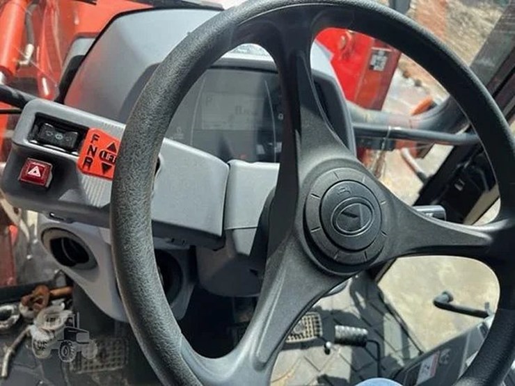 2015-kubota-m5-111d-image-27