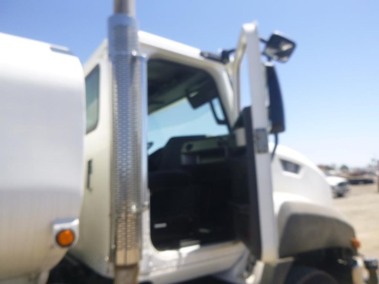 2013-international-ct660-t/a-water-truck-image-18