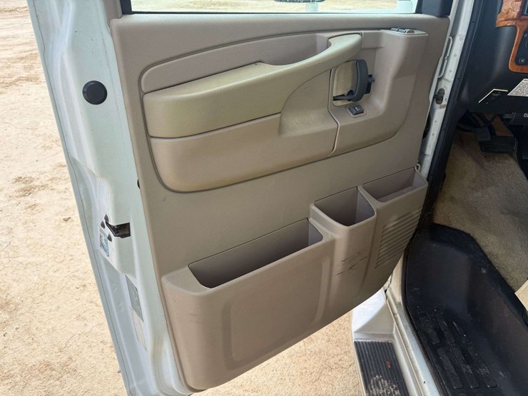 2007-chevrolet-express-"chateau"-(72,384-miles)-image-23