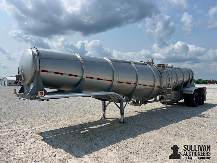 1976-polar-tanker-image-1