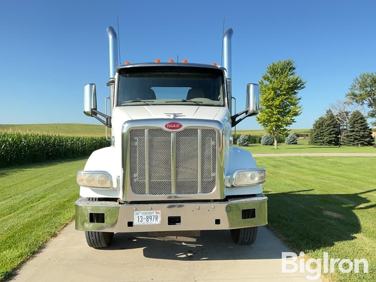 2019-peterbilt-567-image-2