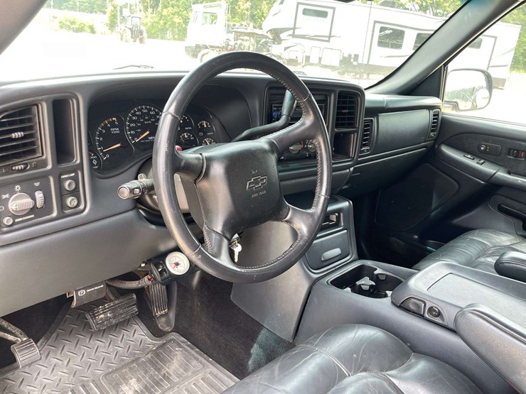 2002-chevrolet-silverado-2500-image-11