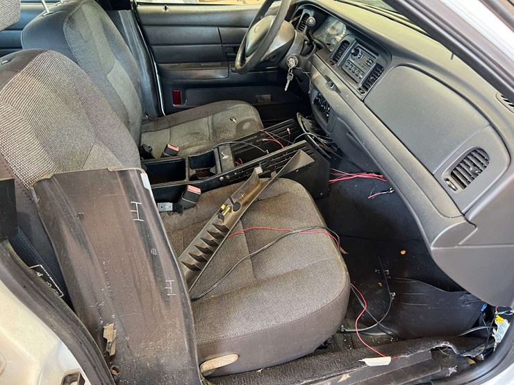 2003-ford-crown-vic-(188,503-miles)-image-25