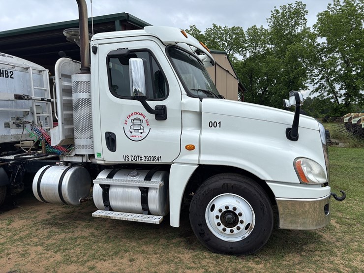 2015-freightliner-cascadia-image-4