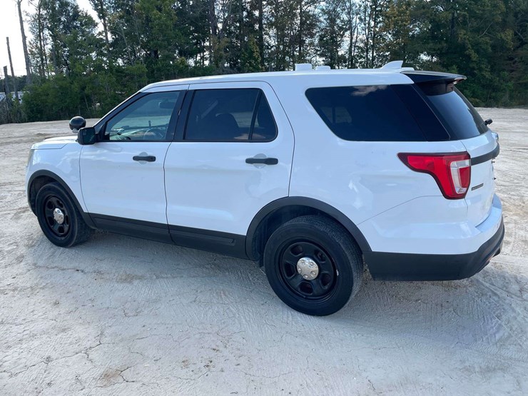 2018-ford-explorer-image-2