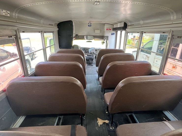 2001-chevrolet-express-bus-image-20