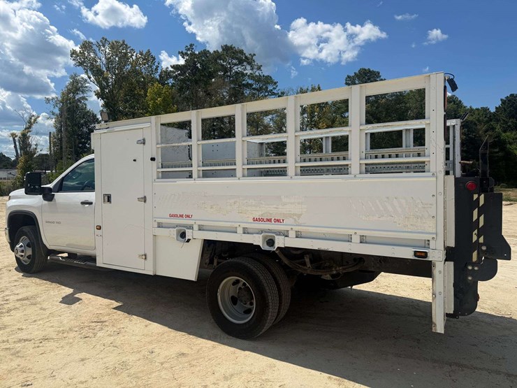 2020-chevrolet-3500-image-2