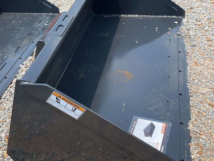 wolverine-skid-steer-72"-bucket-image-5