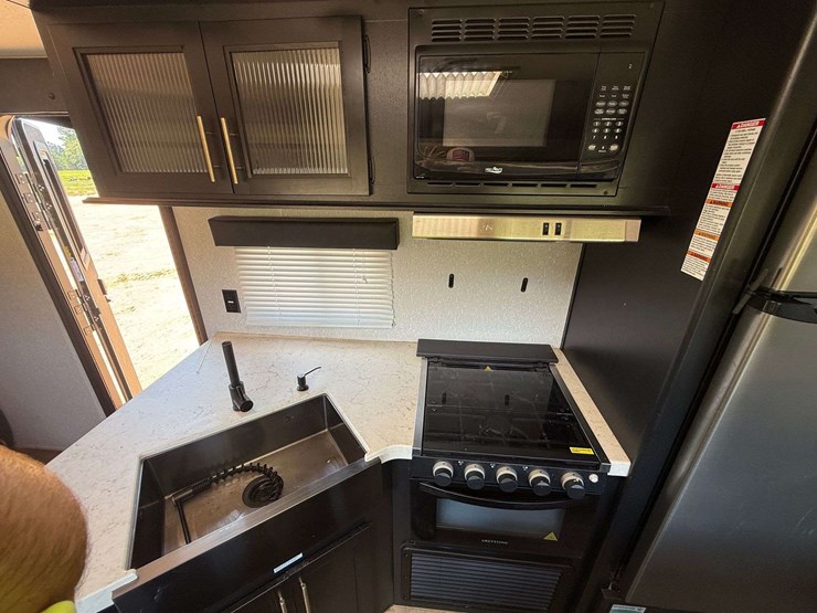 2022-grey-wolf-bumper-pull-camper-image-26
