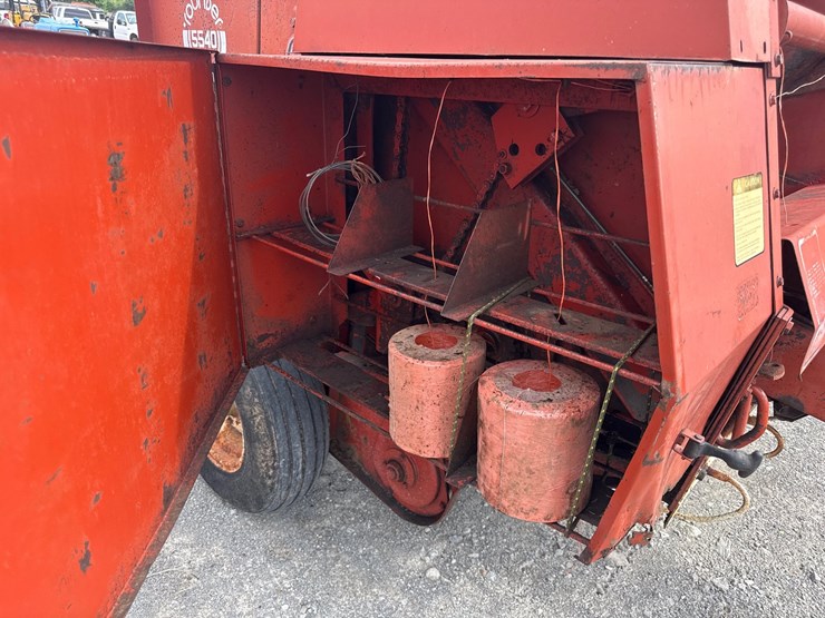 hesston-5540-image-4