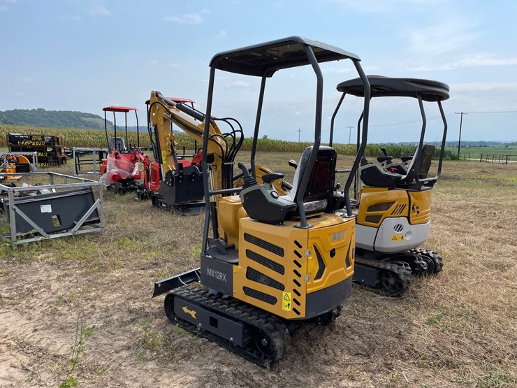 #9737-•-agt-mini-excavator-mx12rx-image-4