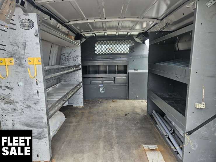 2010-ford-cargo-image-19