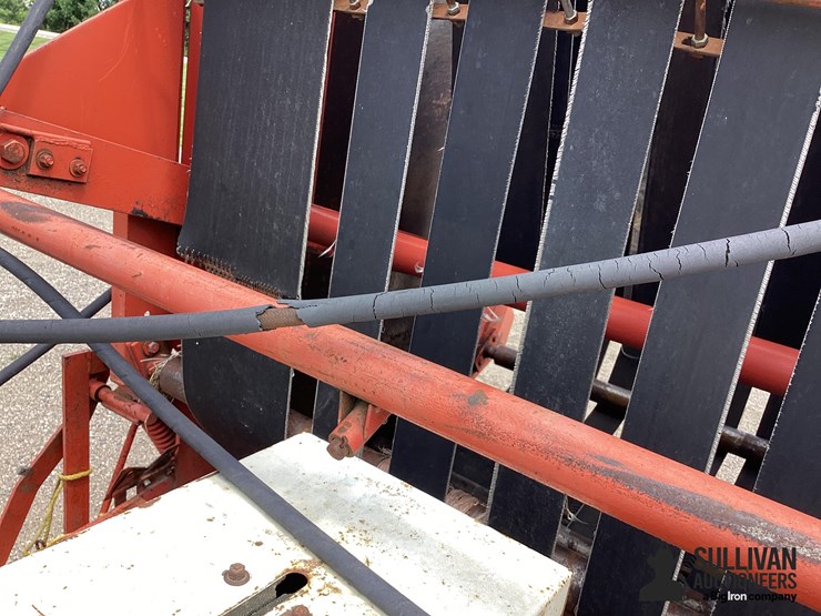 hesston-5600-image-13