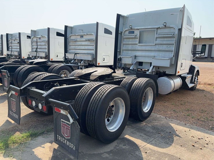 2022-kenworth-t680-image-8