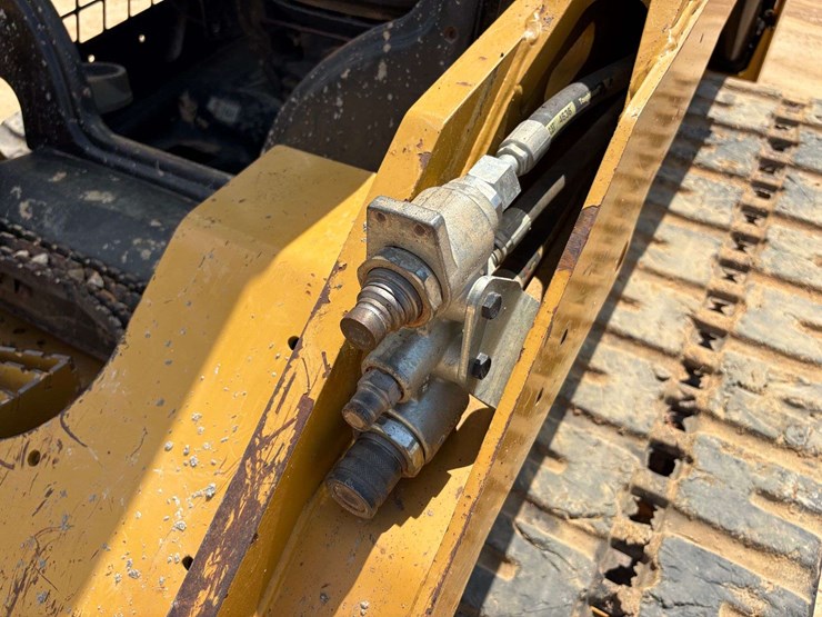 2019-caterpillar-299d2-image-16