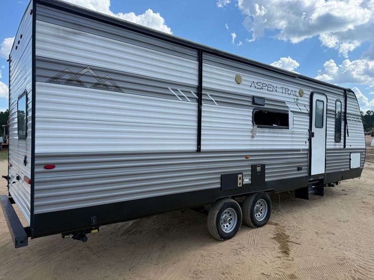 2021-keystone-bumper-pull-camper-image-6