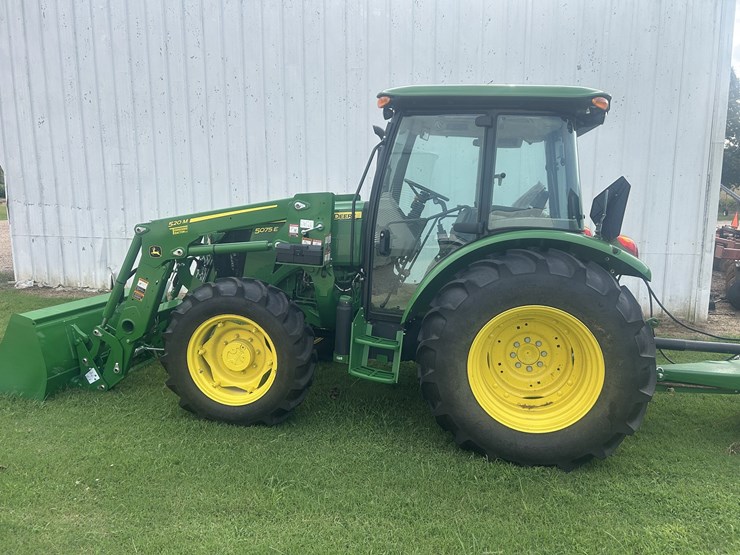 2024-john-deere-5075e-image-1