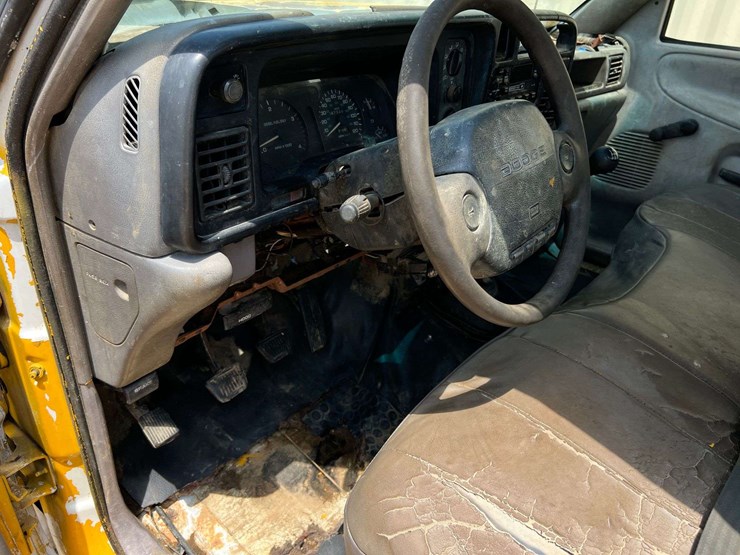 1995-dodge-ram-3500-image-21