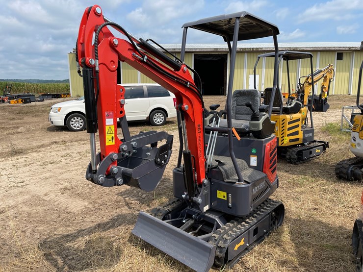 #9736-•-agt-mini-excavator-mx15rx-image-1