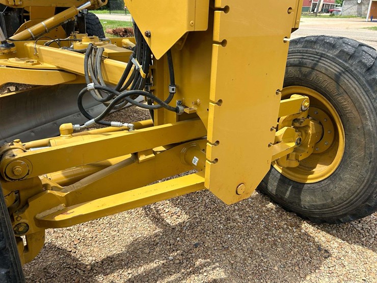 2020-caterpillar-140-image-27