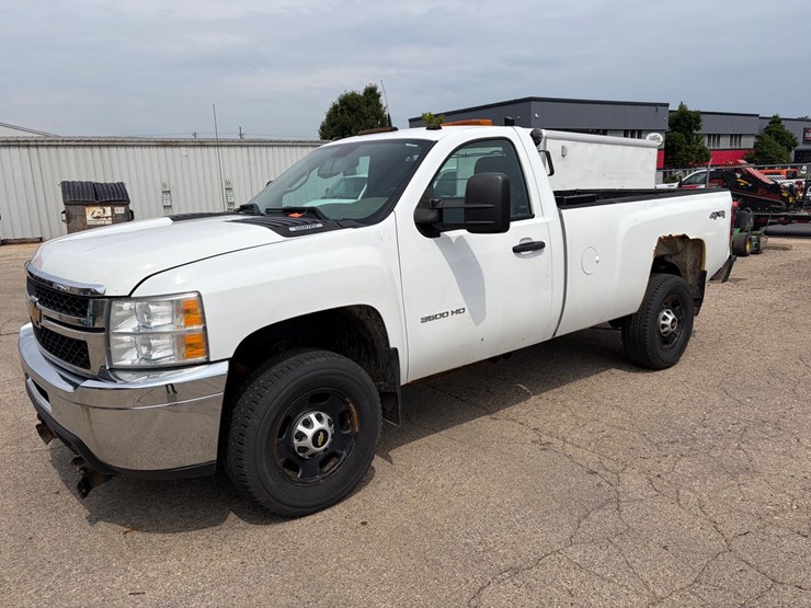 2014-chevrolet-3500-image-1