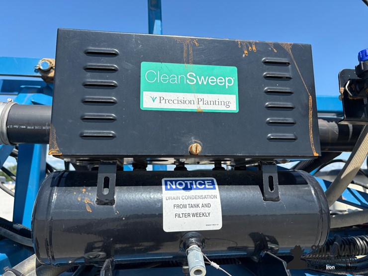 1995-kinze-2600-image-18