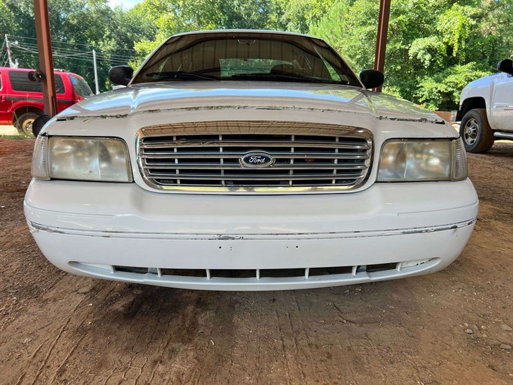 2004-ford-crown-vic-(211,135-miles)-image-5