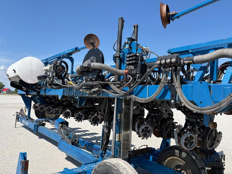 1995-kinze-2600-image-14