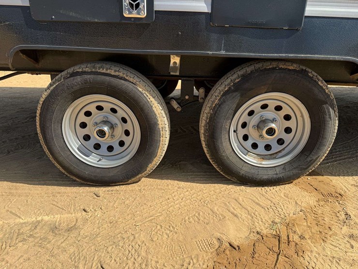 2021-keystone-bumper-pull-camper-image-12