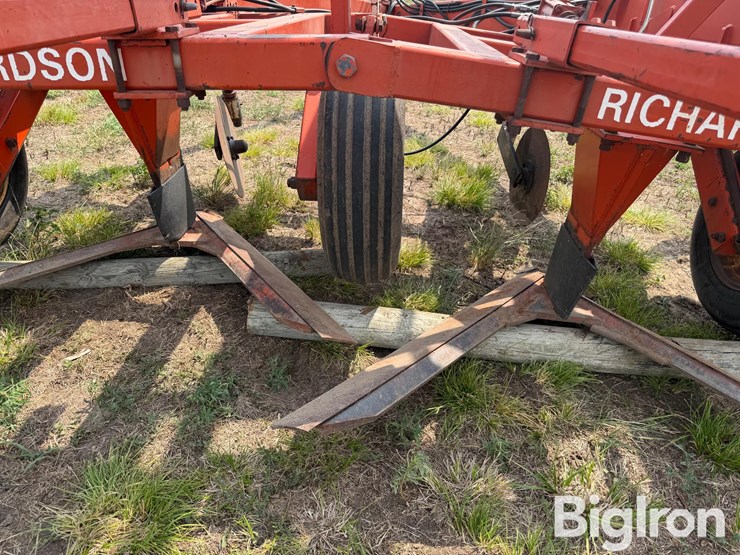 richardson-ae4-30-4-image-10
