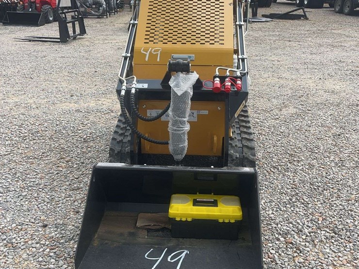 agt-compact-track-loader-image-6
