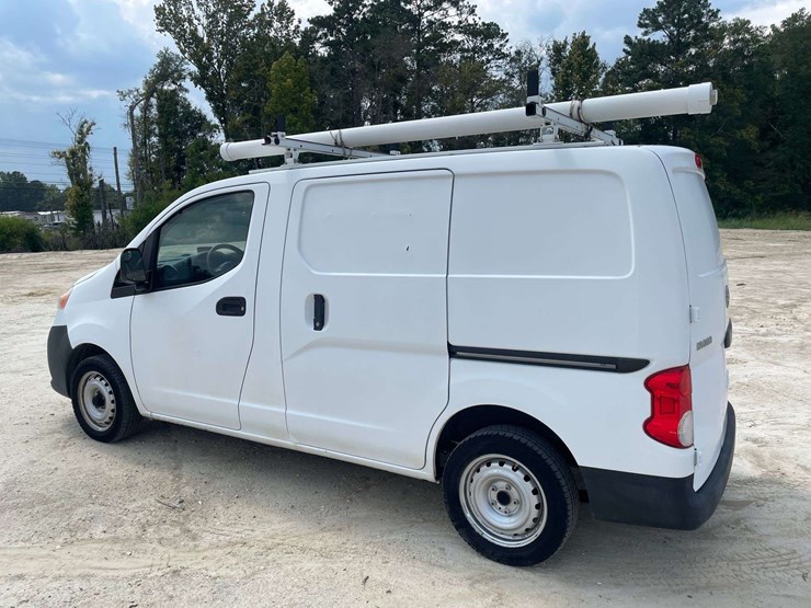 2015-nissan-nv200-image-2