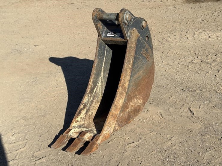 12"-central-fabricators-backhoe-bucket-image-1