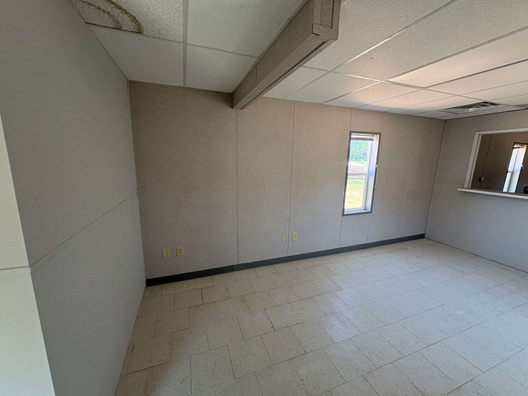 mobile-56'-office-building-image-27
