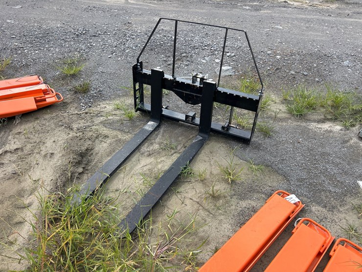 #39-•-3pt-pallet-forks-image-1