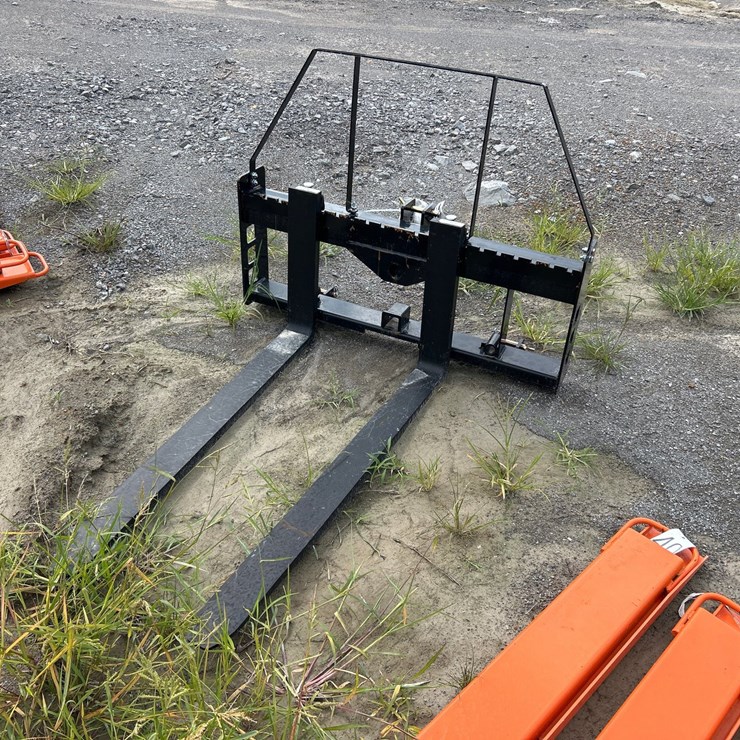#39 • 3PT PALLET FORKS