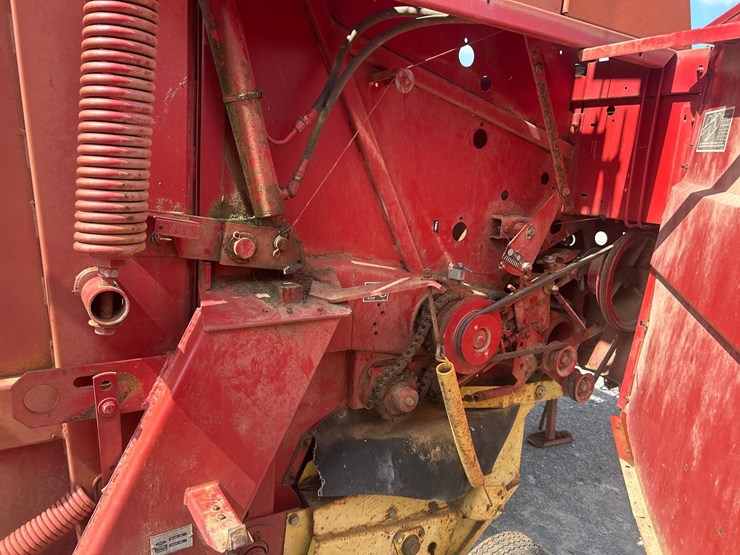 new-holland-650-image-8