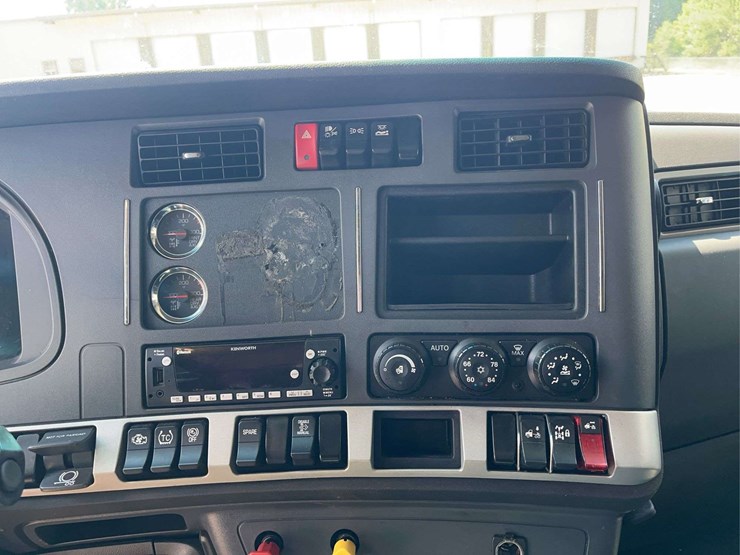 2022-kenworth-t680-image-21